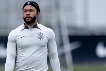 Quesada reage sobre possível clima de vestiário com Memphis Depay no Corinthians: “Deixa os caras resolverem sem ele”