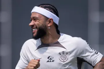 Corinthians pode ter prejuízo com saída de Depay e Craque Neto se revolta: “Se limita a ser tão pequeno”