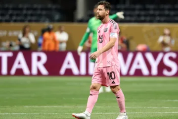 Messi tenta agredir Vitinha durante PSG x Inter Miami e vídeo repercute no Mundial de Clubes: “Mau perdedor”