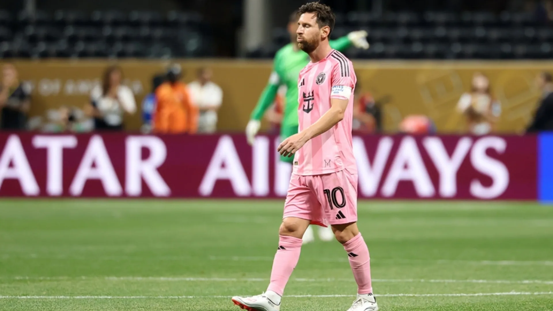 Messi tenta agredir Vitinha durante PSG x Inter Miami e vídeo repercute no Mundial de Clubes: “Mau perdedor”