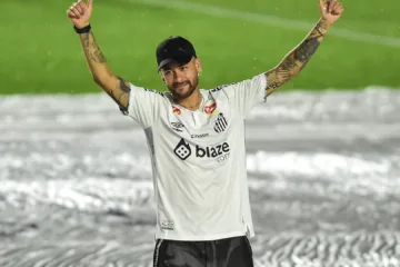 Neymar receberá salário de R$ 4,5 milhões mensais após renovação de contrato com o Santos