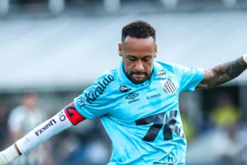 Com Covid, Neymar fica fora de treinos do Santos em meio à indefinição por permanência