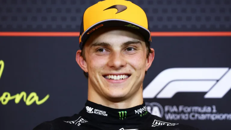 Fórmula 1: Oscar Piastri vence GP da Espanha e McLaren faz dobradinha; Verstappen é punido