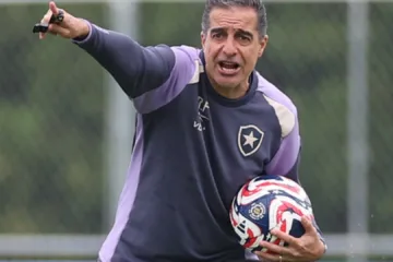 Rizek diz que Paiva acredita em demissão do Botafogo por não aceitar interferência de Textor na escalação: “Três volantes”