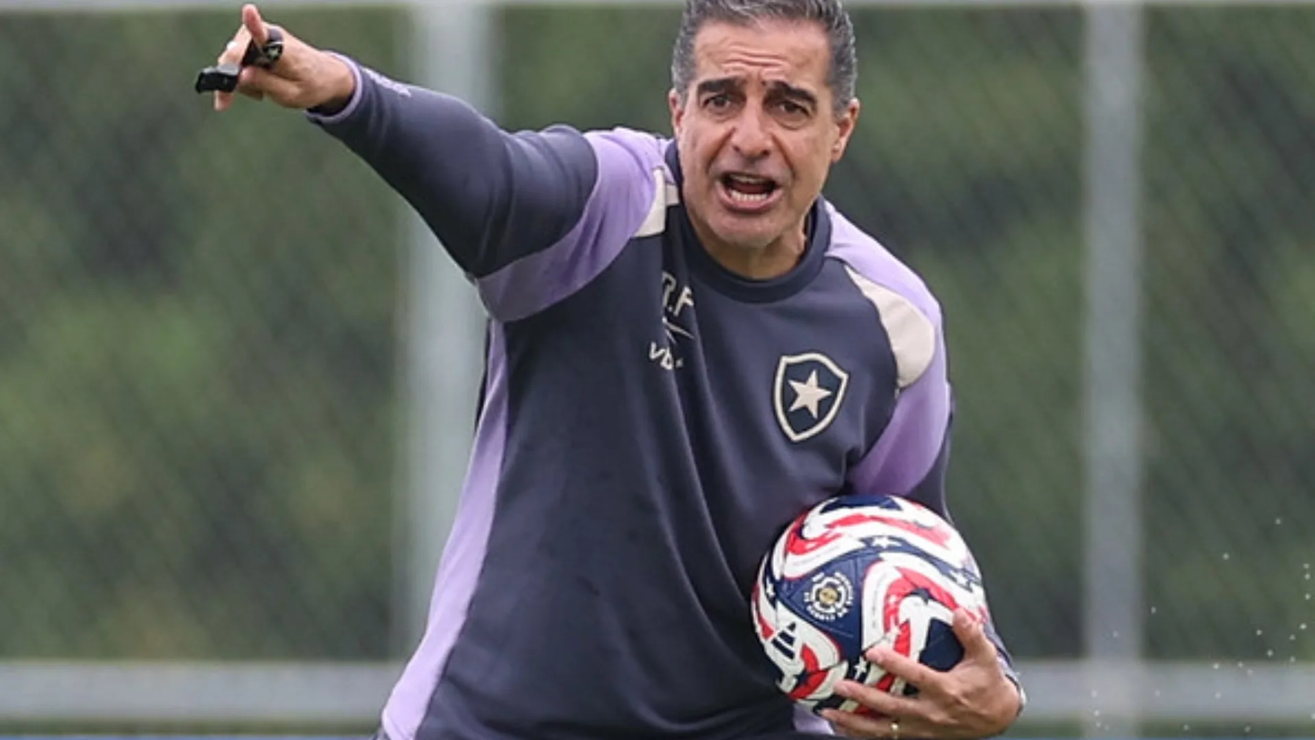 Rizek diz que Paiva acredita em demissão do Botafogo por não aceitar interferência de Textor na escalação: “Três volantes”