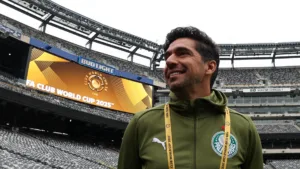 Milton Neves sugere saída de Abel Ferreira do Palmeiras após técnico abandonar entrevista: “O corpo dá sinais”