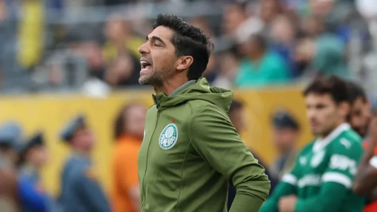 Palmeiras fica fora de zona de classificação na Copa do Mundo de Clubes por cartão de Abel Ferreira