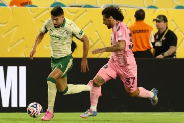 Palmeiras leva golaço de Suárez, mas busca empate contra o Inter Miami e garante classificação no Mundial