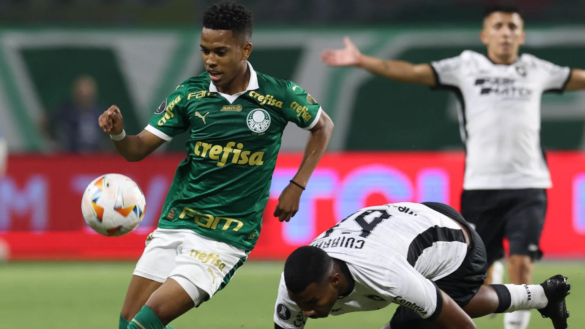Palmeiras tem elenco 64% mais caro em relação ao Botafogo e Estêvão vale quase um terço do adversário