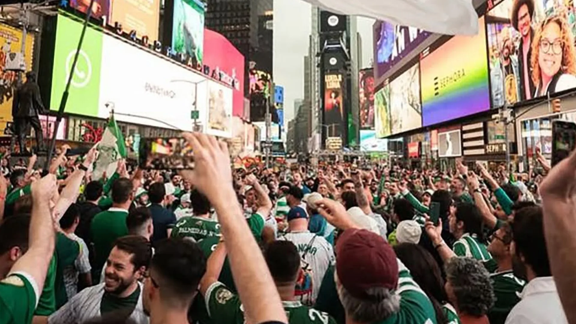 Presidente da Fifa, Gianni Infantino exalta torcedores do Palmeiras no Mundial de Clubes: “É incrível ver milhares de apaixonados”