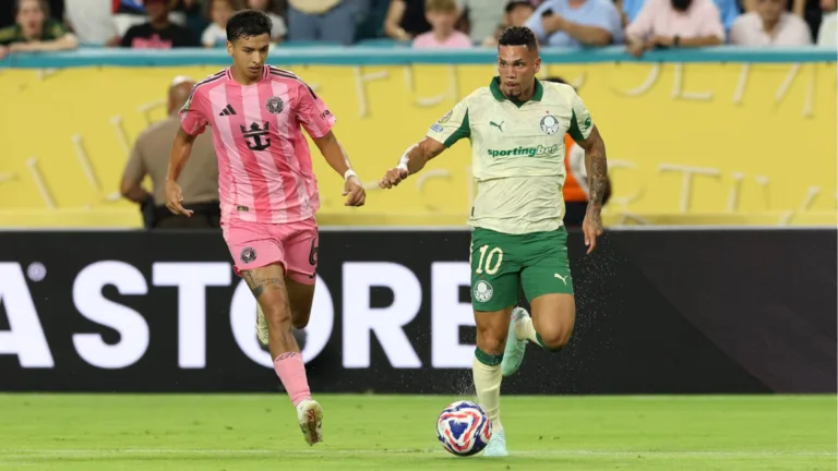 Paulinho se manifesta sobre lesão após classificação do Palmeiras no Mundial de Clubes: “Voltar e ainda sofrer com dor”