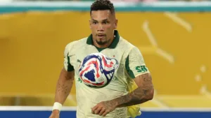 Atlético-MG não pagou a Paulinho repasse de dinheiro de negociação do atacante com Palmeiras