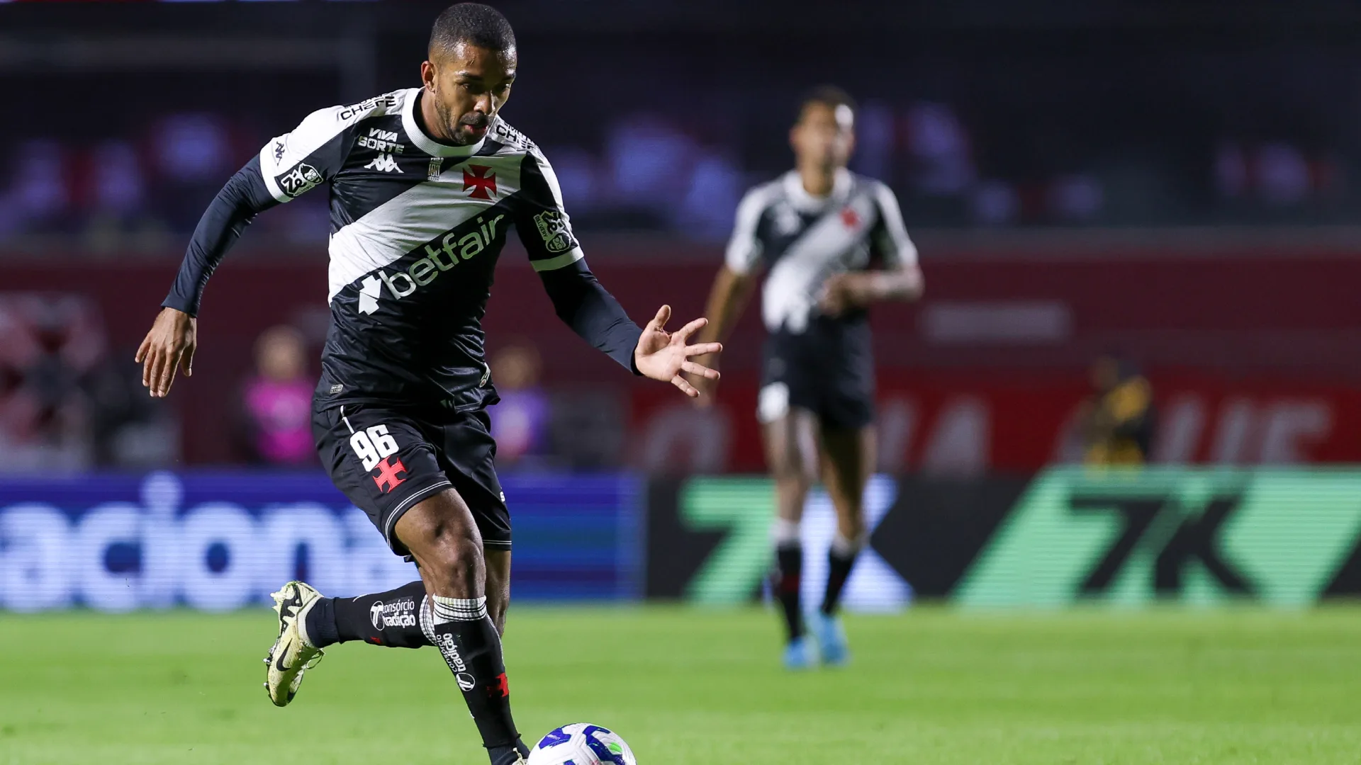 Torcedores do Vasco exaltam atuação de Paulo Henrique contra o São Paulo: “Tomara que Ancelotti esteja vendo”