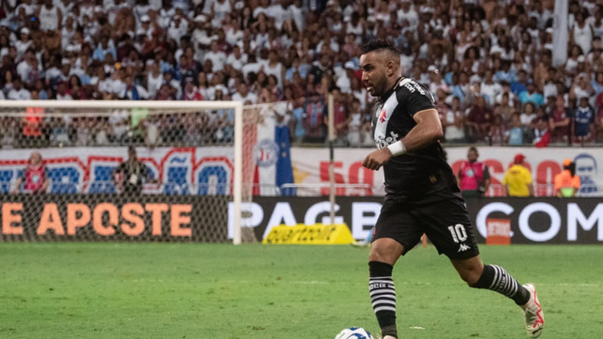 Vasco antecipa rescisão de contrato com Payet e torcedores apoiam decisão do clube