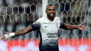 Pedro Ernesto avalia chegada de Alex Santana no Grêmio: “Segundo volante que anda pelo campo todo”