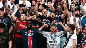 Torcedores do PSG escolhem a camisa mais bonita do Brasileirão e top-3 tem Fluminense, Flamengo e Santos