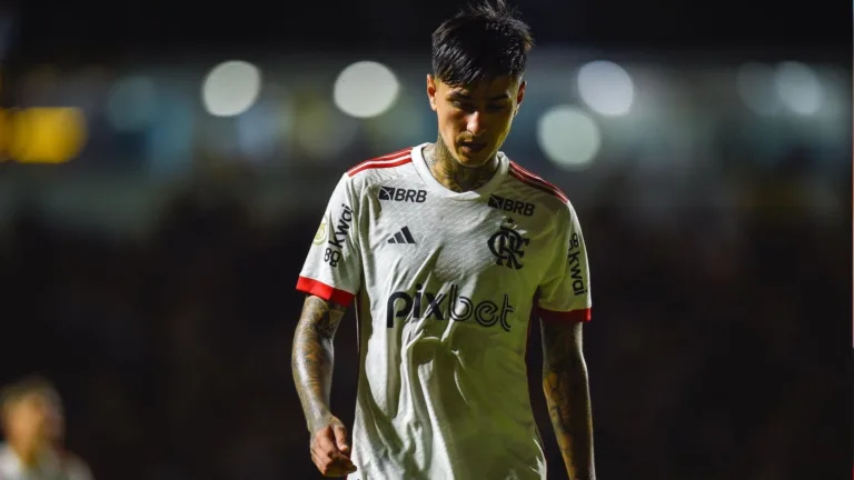 Silas vê risco do Flamengo sem Pulgar entre os titulares no Mundial: “Vai bater lá e voltar”