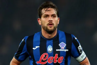 Rafael Tolói, quando defendia a Atalanta