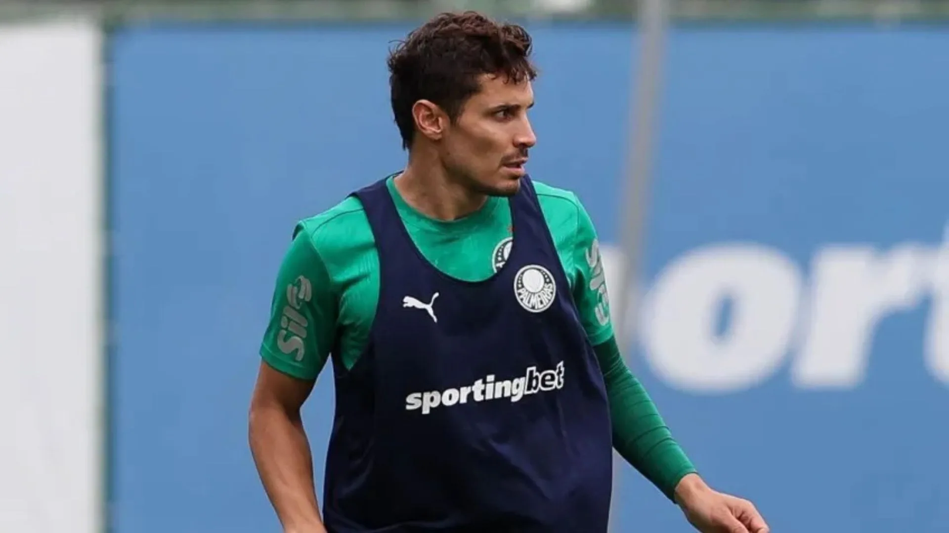 Brasileirão pode perder oito jogadores para o mercado da Europa; Veiga e e Richard Ríos estão na lista