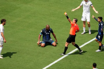 Raúl Asencio, do Real Madrid, é criticado por torcedores na web após expulsão contra o Pachuca