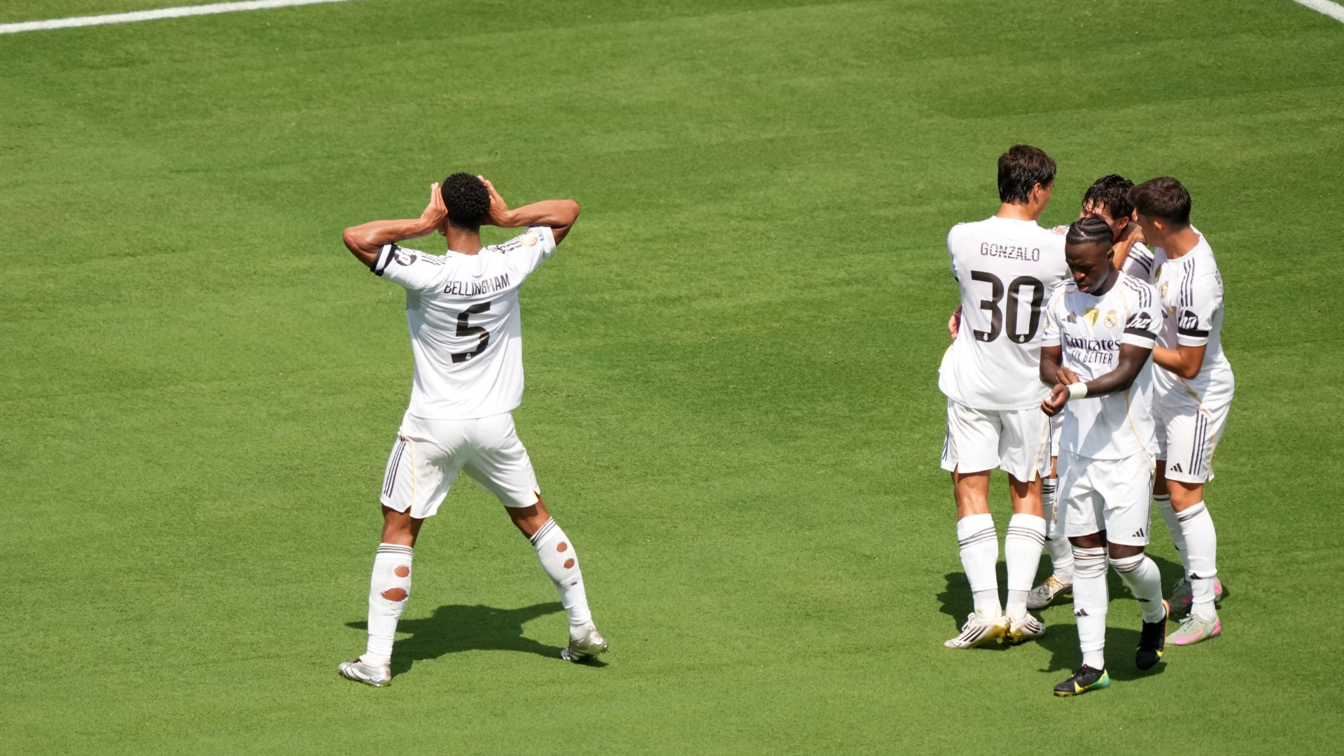 Real Madrid vence Pachuca por 3 a 1 com um jogador a menos no Mundial de Clubes