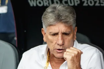 Zinho descarta rótulo de ultrapassado no Fluminense e elogia Renato Gaúcho: “Não vai falar palavras bonitas”