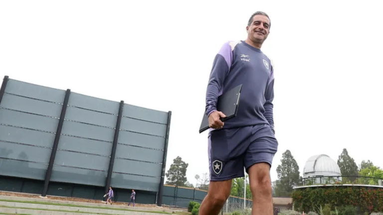 Renato Paiva não vê ansiedade atrapalhar Botafogo em estreia no Mundial de Clubes: “Vamos aceitá-la naturalmente” 