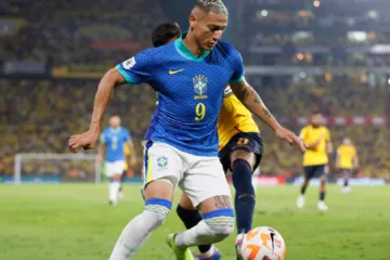 Cicinho critica Richarlison em estreia de Ancelotti pela seleção brasileira: “Apresentação mais abaixo dos demais”