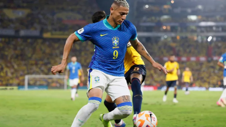 Cicinho critica Richarlison em estreia de Ancelotti pela seleção brasileira: “Apresentação mais abaixo dos demais”