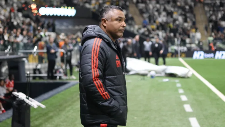 Roger Machado critica desempenho do Internacional no Brasileirão: “Não se justifica uma campanha tão instável”
