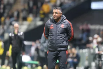 Internacional tem 12 jogadores em fim de contrato e diretoria avalia o grupo de Roger Machado