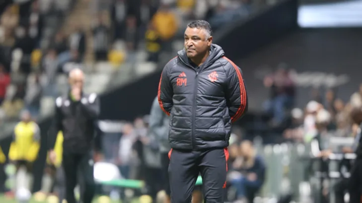 Internacional tem 12 jogadores em fim de contrato e diretoria avalia o grupo de Roger Machado Internacional tem 12 jogadores em fim de contrato e diretoria avalia o grupo de Roger Machado