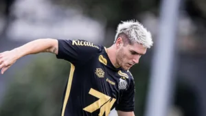 Mais da metade dos torcedores do Santos avaliam o atacante Benjamín Rollheiser como ‘ótimo’