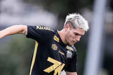 Mais da metade dos torcedores do Santos avaliam o atacante Benjamín Rollheiser como ‘ótimo’