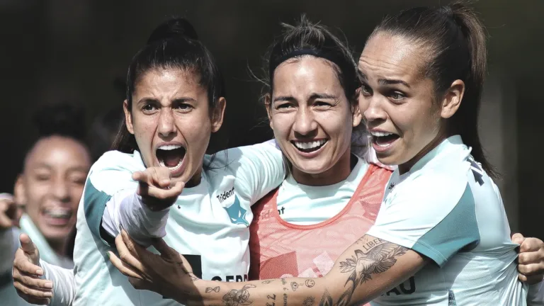 Sandoval volta a ser relacionada e é reforço do Cruzeiro de Jonas Urias para reta final do Brasileirão Feminino