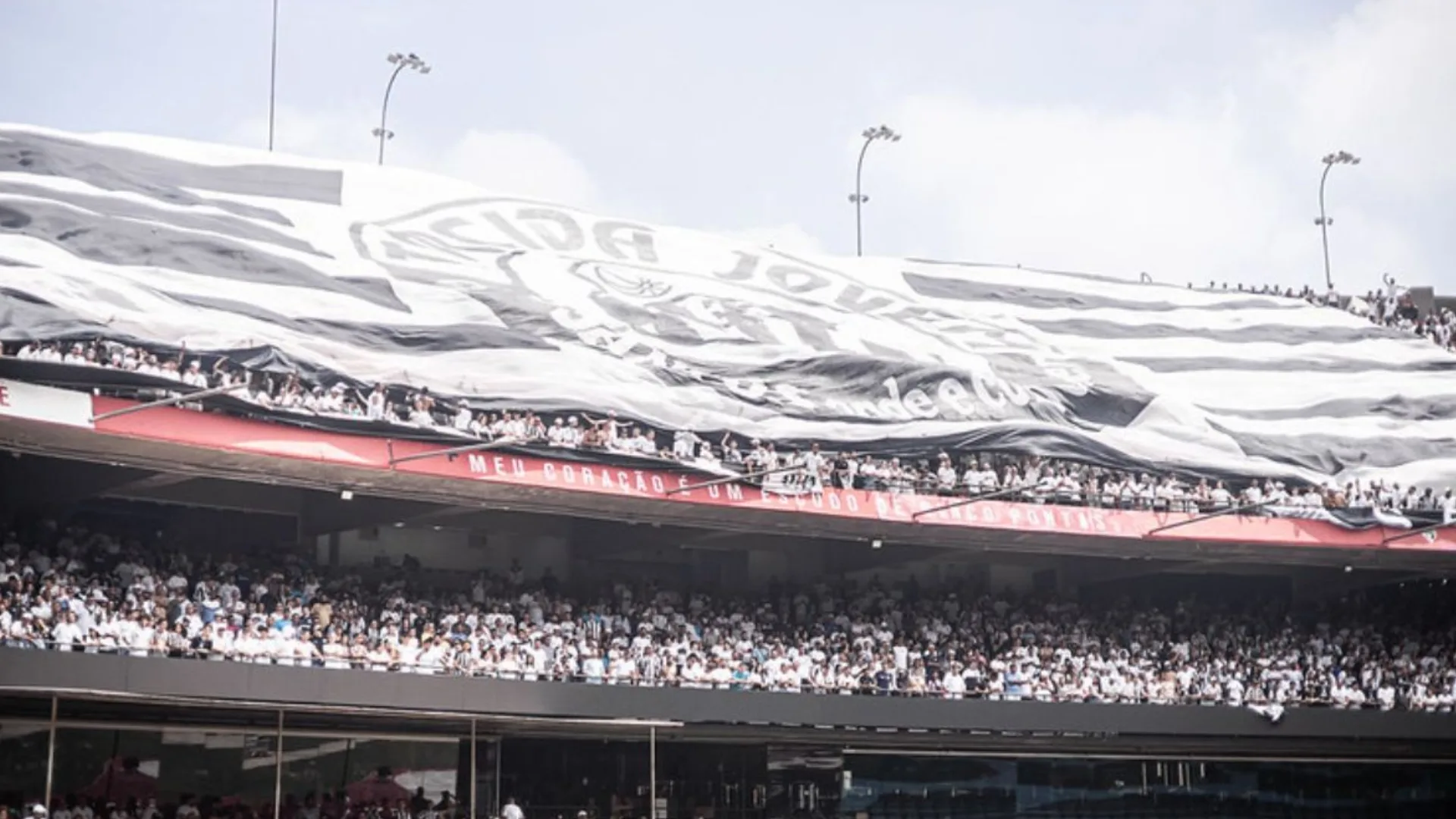 Santos tem entrave para mandar partida do Brasileirão contra o Flamengo no MorumBis e procura alternativa