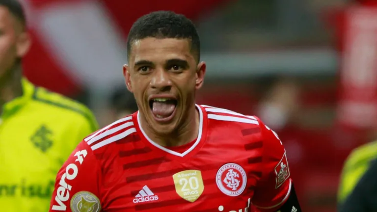 Lucas Dias revela tudo sobre possível volta de Taison ao Internacional: “Tem o desejo de retornar”