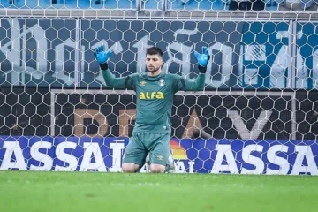 Farid dispara contra Tiago Volpi após empate entre Grêmio e Corinthians pelo Brasileirão: “Goleiro que tem braço curto”