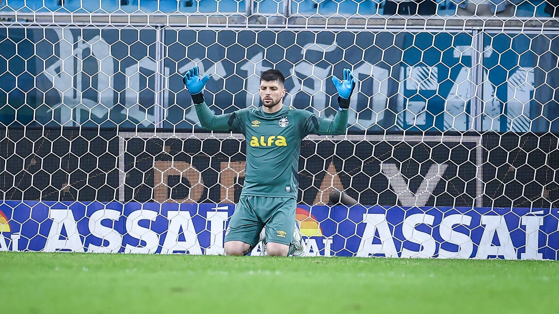 Farid dispara contra Tiago Volpi após empate entre Grêmio e Corinthians pelo Brasileirão: “Goleiro que tem braço curto”