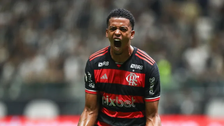 Torcedores do Flamengo ironizam após Carlinhos ter saída cotada para o Remo e citam ex-dirigente Marcos Braz