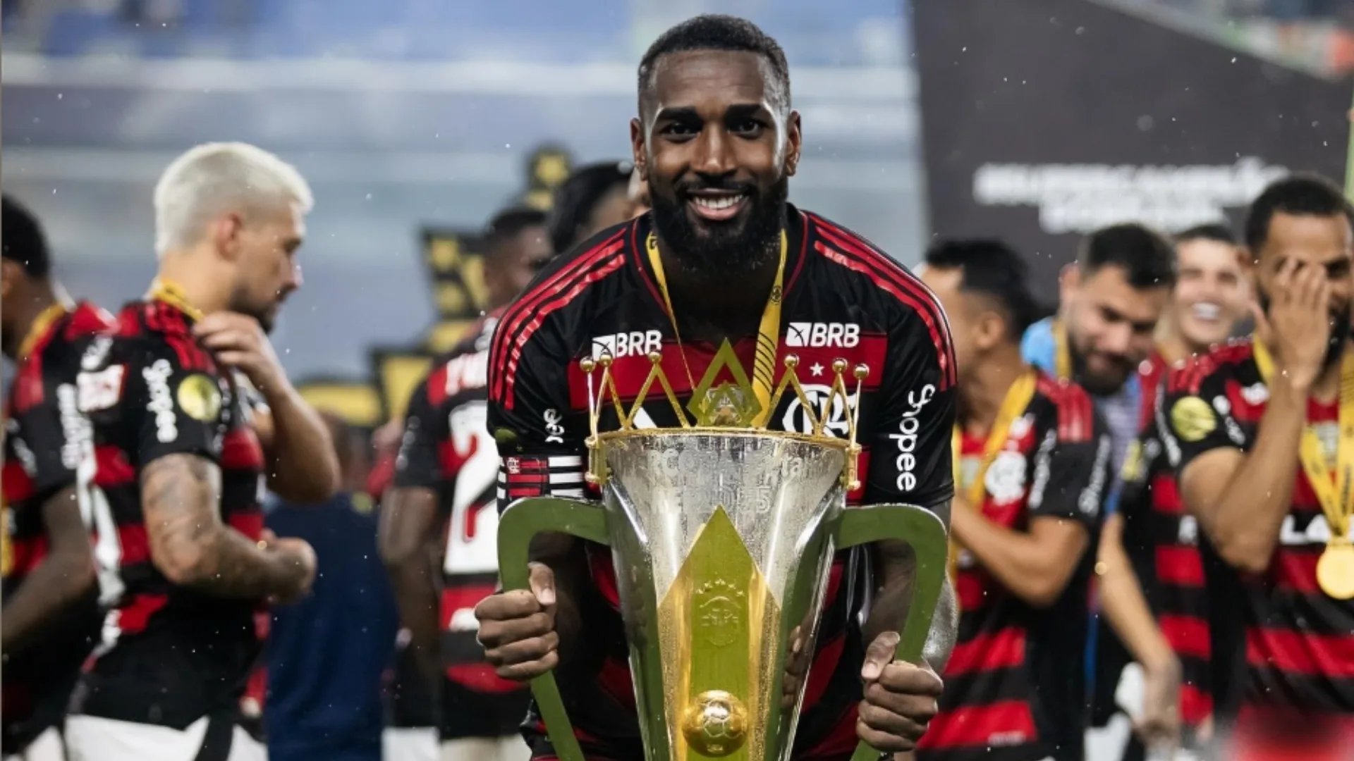 Torcedores do Flamengo detonam decisão de Gerson e aprovam Andreas Pereira como possível substituto