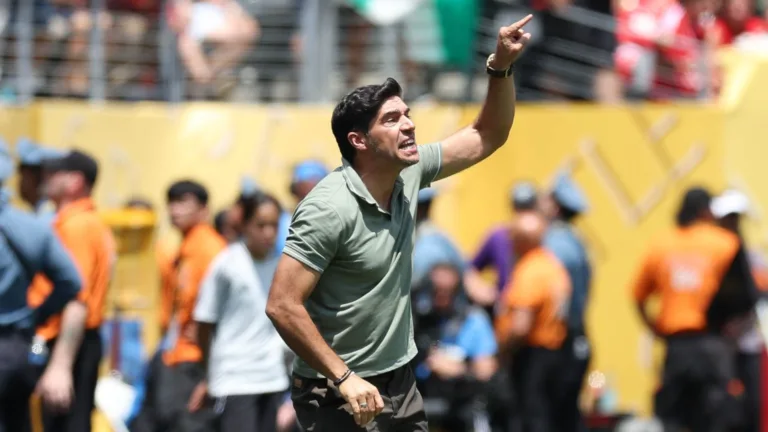 Nilson César critica Abel Ferreira por escalação do Palmeiras contra o Al-Ahly: “A hora que mudou, cresceu”
