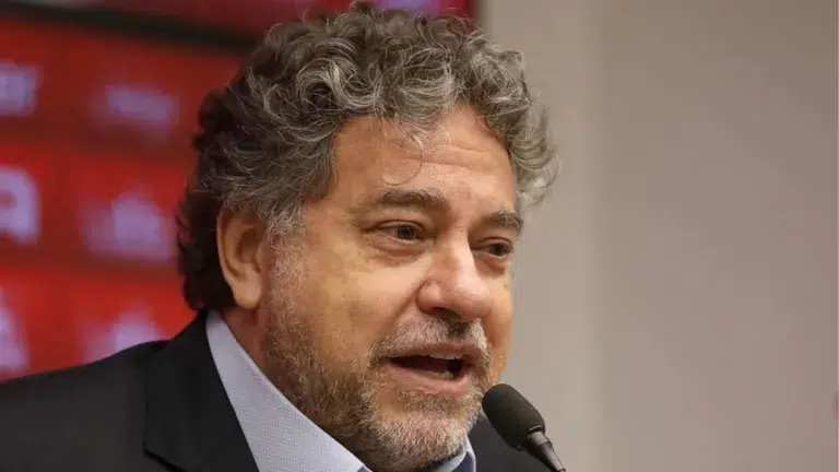 Torcedores do São Paulo ironizam presidente Julio Casares por imitação do apresentador Silvio Santos “Umas das melhores”