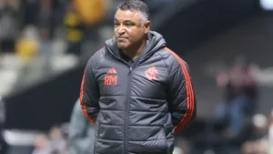 Roger Machado divide culpa por eliminação do Internacional entre comissão técnica e jogadores: “É também responsabilidade individual”
