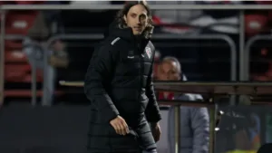 Torcedores do São Paulo pedem saída de Zubeldía e indicam Vojvoda como substituto: “Última chance esse ano”