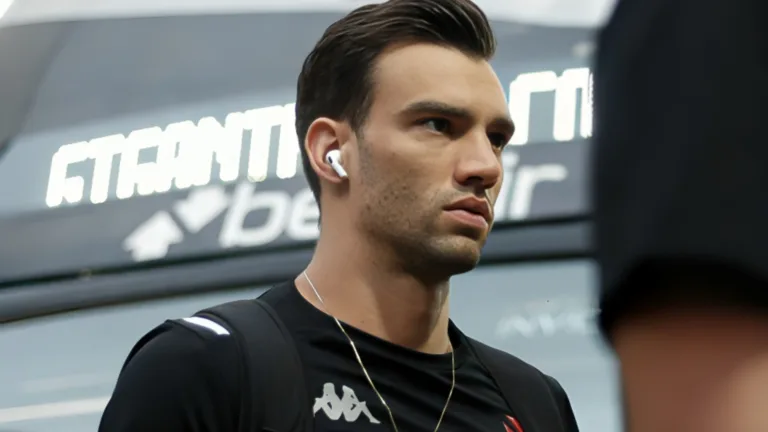 Torcedores do Vasco reagem contra Léo Jardim após pedida acima de R$ 1 milhão: “Pode ir embora”