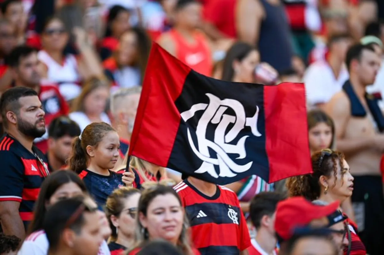 Flamengo embarca para a Copa do Mundo de Clubes em meio a confronto entre torcedores e PM