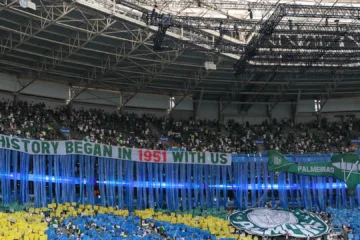 Torcedores visitam Palmeiras e fazem festa no CT na véspera da viagem para a Copa do Mundo de Clubes 