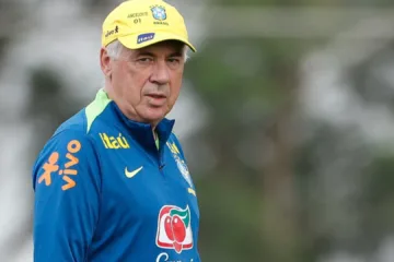 Vampeta reprova provável escalação da seleção brasileira contra o Paraguai nas Eliminatórias: “Eu tiraria o Casemiro”