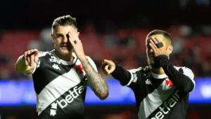 Denílson fica incrédulo com atropelo do Vasco contra o São Paulo no Brasileirão: “Deve ser o frio”